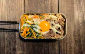 スタミナ抜群！メスティンで炊き込みビビンバ！