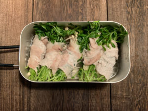 【ダイエットメスティン飯】豆苗とえのきの豚肉巻きの作り方！