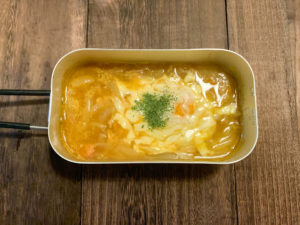 体も心もあったまる!メスティンでオニオンカレースープの作り方!